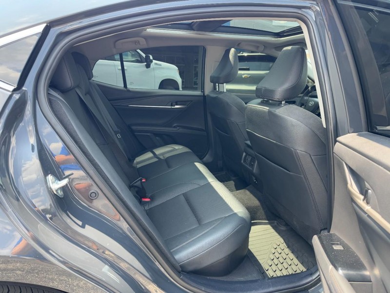 Toyota Camry Vehicle Image 10