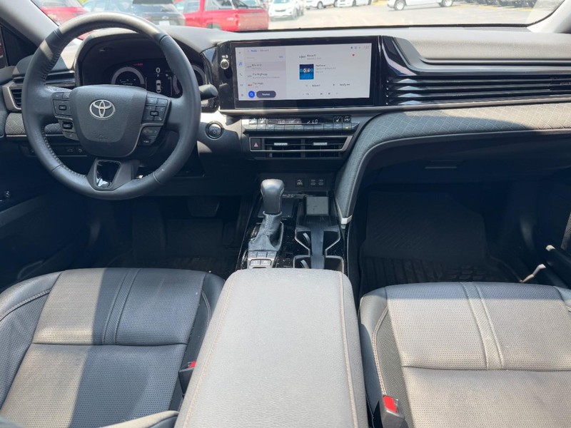 Toyota Camry Vehicle Image 11
