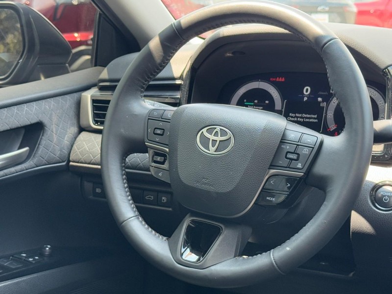 Toyota Camry Vehicle Image 12
