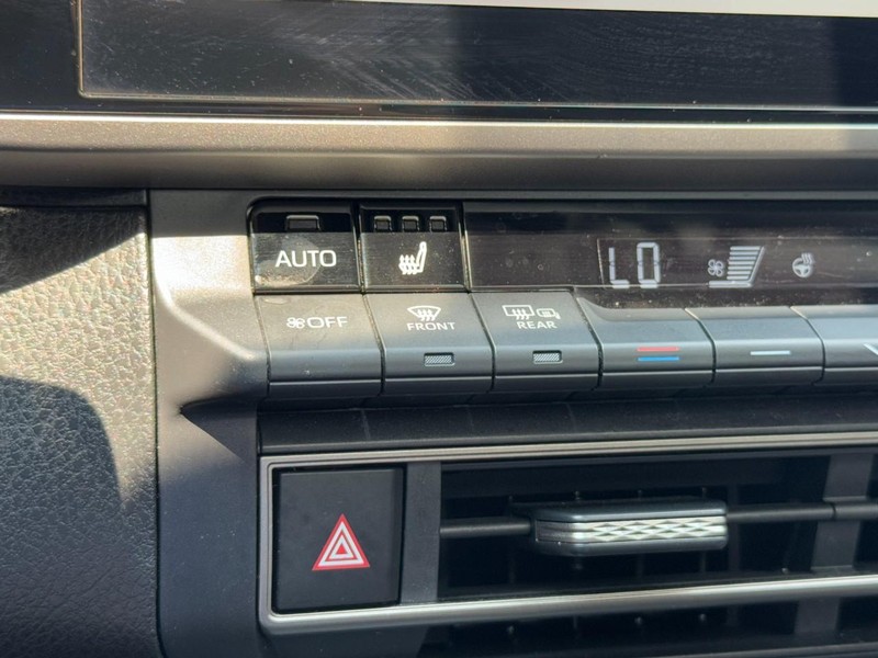 Toyota Camry Vehicle Image 19