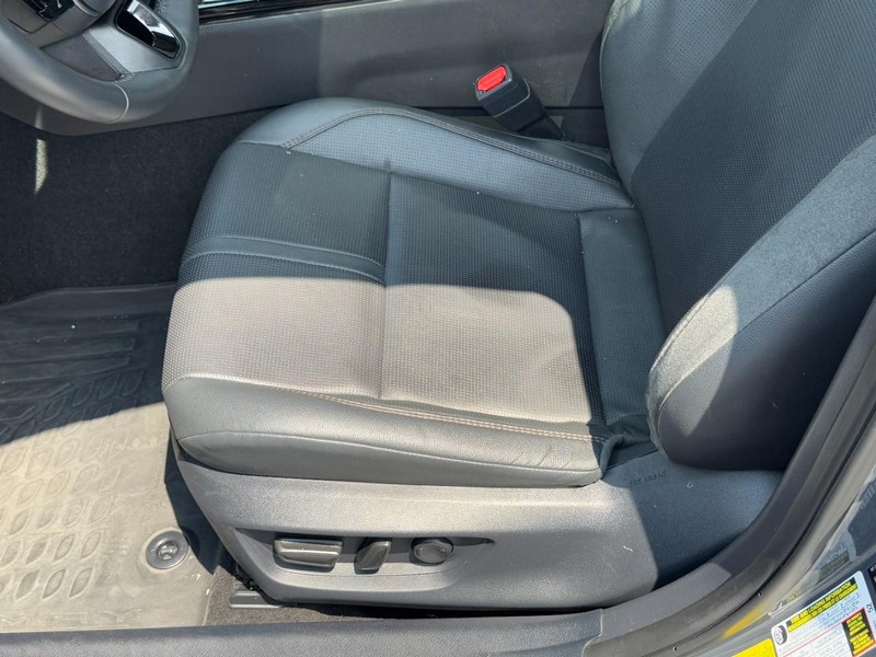 Toyota Camry Vehicle Image 22