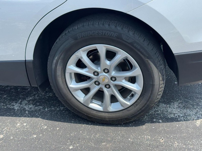 Chevrolet Equinox Vehicle Full-screen Gallery Image 06