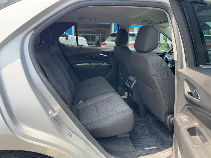 Chevrolet Equinox Vehicle Full-screen Gallery Image 09