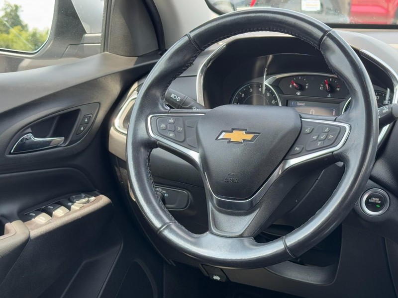 Chevrolet Equinox Vehicle Full-screen Gallery Image 11