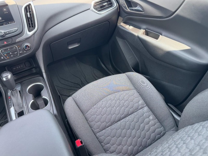 Chevrolet Equinox Vehicle Full-screen Gallery Image 14