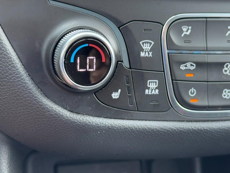 Chevrolet Equinox Vehicle Full-screen Gallery Image 18