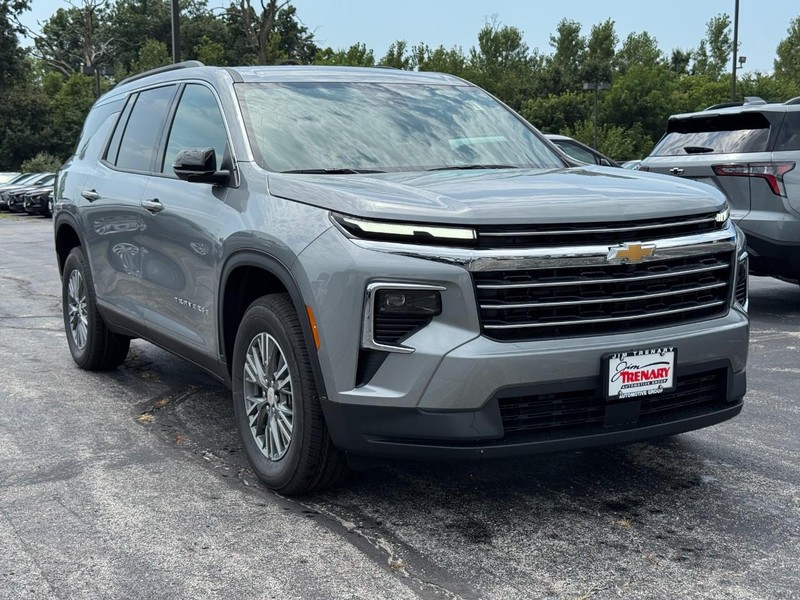 Chevrolet Traverse Vehicle Image 02