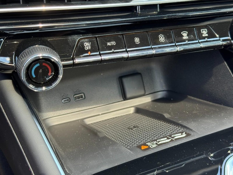 Chevrolet Traverse Vehicle Image 14