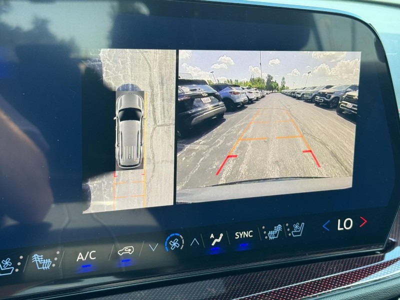 Chevrolet Traverse Vehicle Image 16