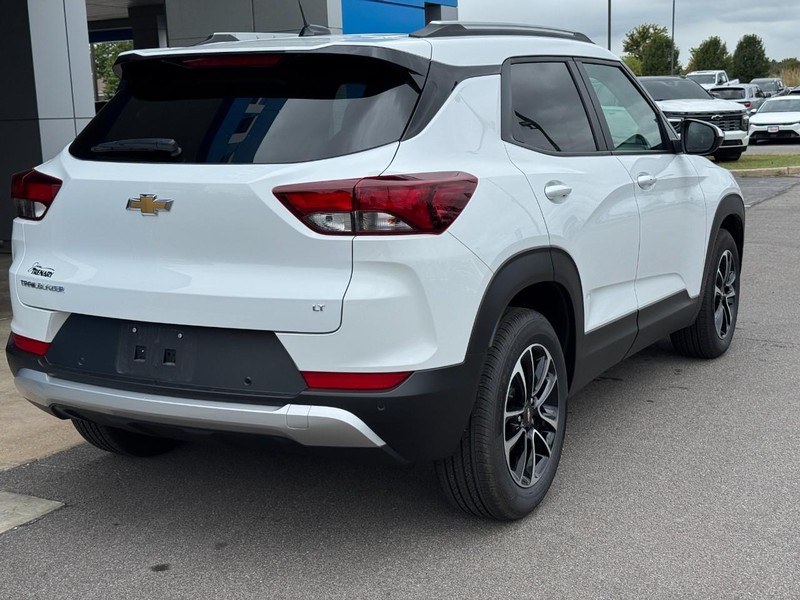 Chevrolet TrailBlazer Vehicle Image 03