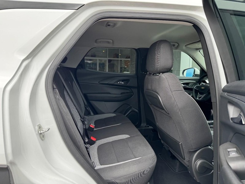 Chevrolet TrailBlazer Vehicle Image 05