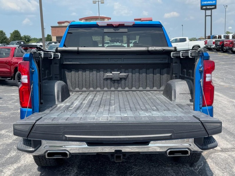 Chevrolet Silverado 1500 Vehicle Full-screen Gallery Image 05