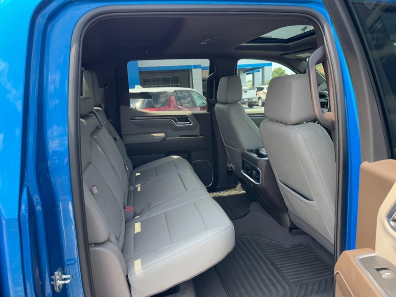 Chevrolet Silverado 1500 Vehicle Full-screen Gallery Image 10
