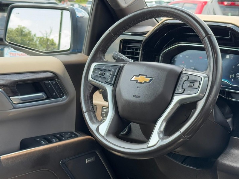Chevrolet Silverado 1500 Vehicle Full-screen Gallery Image 12