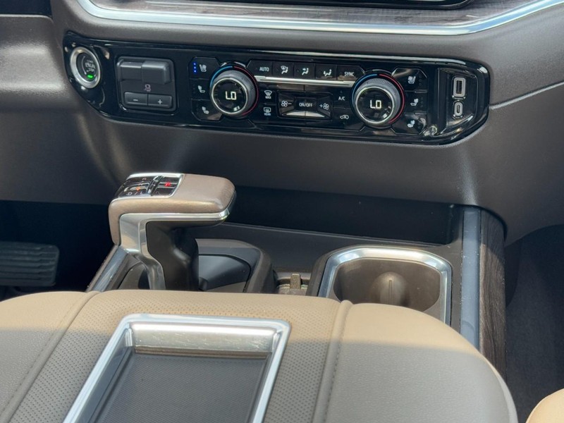 Chevrolet Silverado 1500 Vehicle Full-screen Gallery Image 14