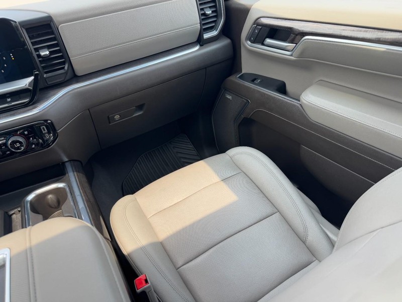 Chevrolet Silverado 1500 Vehicle Full-screen Gallery Image 15