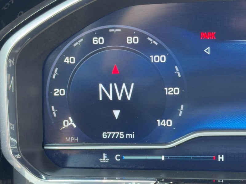 Chevrolet Silverado 1500 Vehicle Full-screen Gallery Image 19