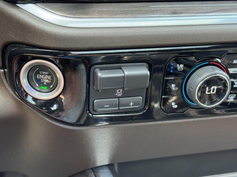 Chevrolet Silverado 1500 Vehicle Full-screen Gallery Image 20
