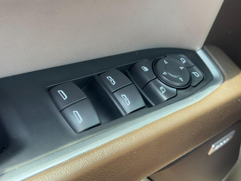 Chevrolet Silverado 1500 Vehicle Full-screen Gallery Image 22