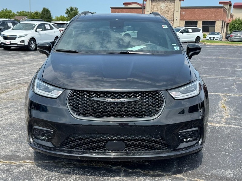 Chrysler Pacifica Vehicle Image 09