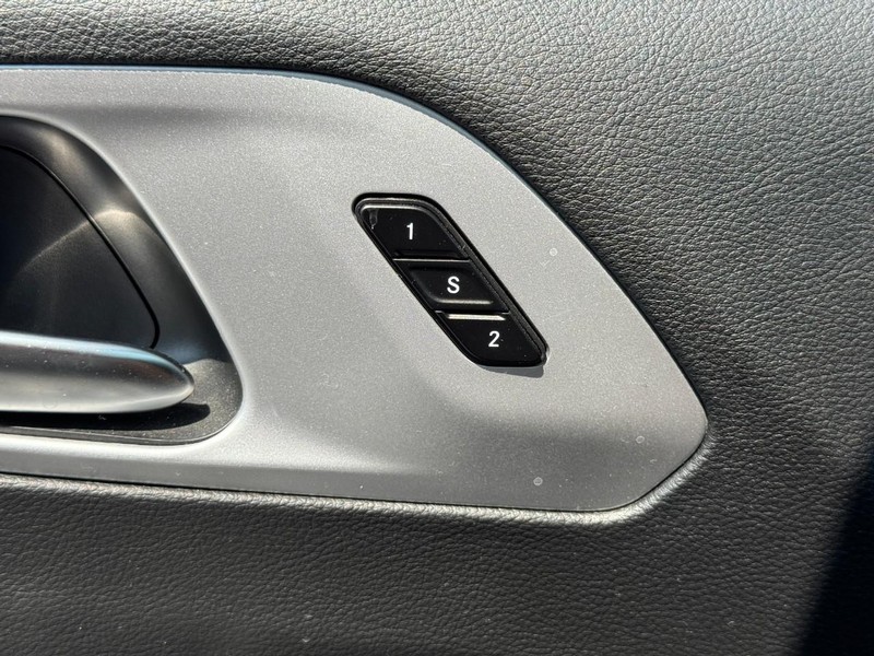Chrysler Pacifica Vehicle Image 17