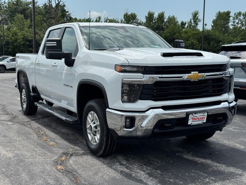 Chevrolet Silverado 2500HD Vehicle Image 02