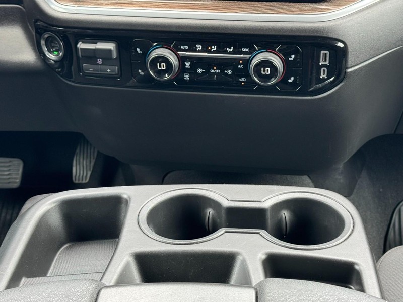 Chevrolet Silverado 2500HD Vehicle Image 14