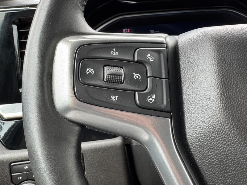 Chevrolet Silverado 2500HD Vehicle Image 15