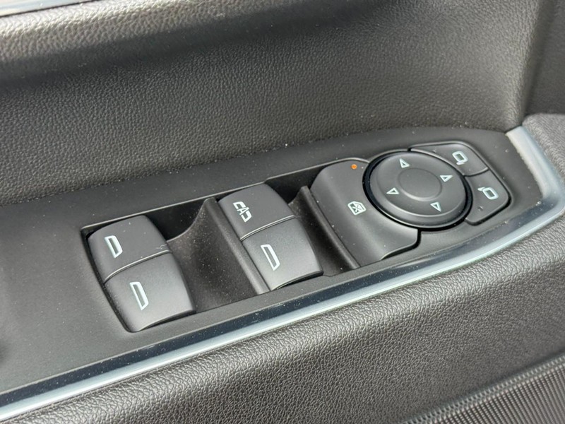 Chevrolet Silverado 2500HD Vehicle Image 21