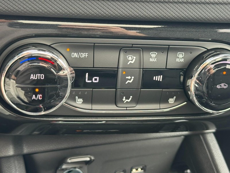 Chevrolet TrailBlazer Vehicle Image 12