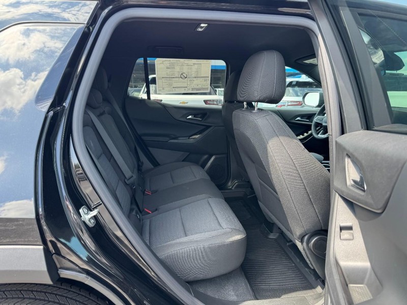 Chevrolet Equinox Vehicle Image 05