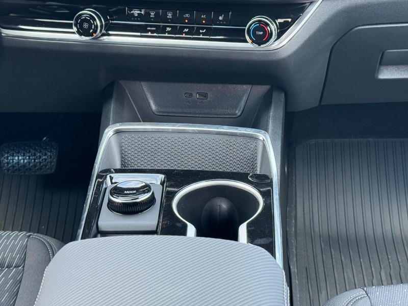 Chevrolet Equinox Vehicle Image 09
