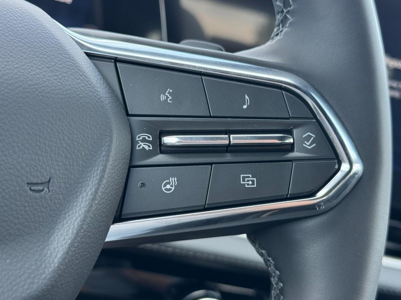 Chevrolet Equinox Vehicle Image 11