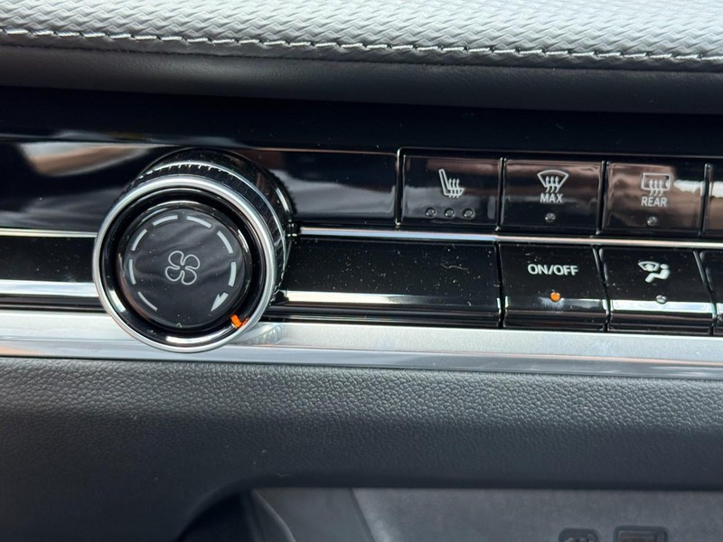 Chevrolet Equinox Vehicle Image 12