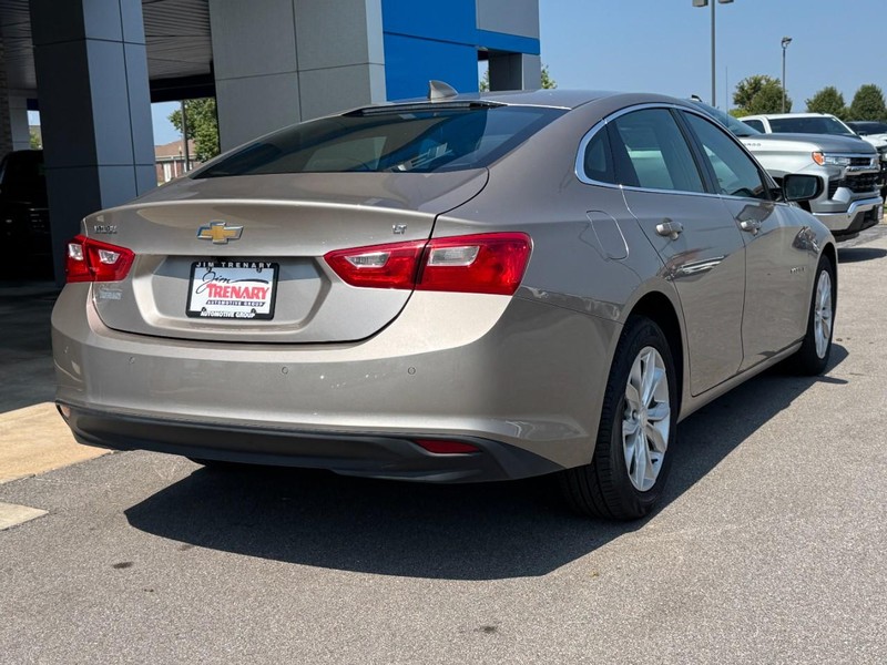 Chevrolet Malibu Vehicle Full-screen Gallery Image 03