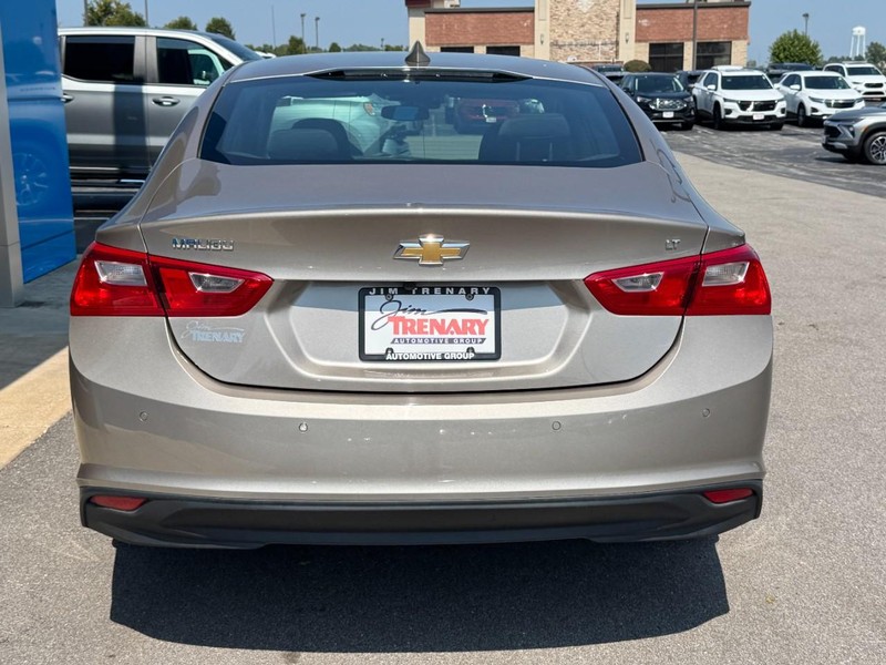 Chevrolet Malibu Vehicle Full-screen Gallery Image 04