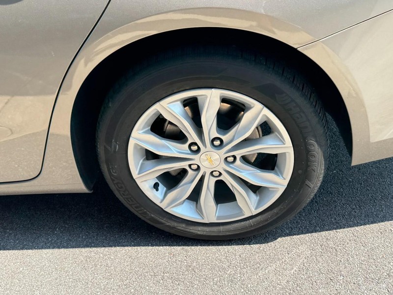 Chevrolet Malibu Vehicle Full-screen Gallery Image 07