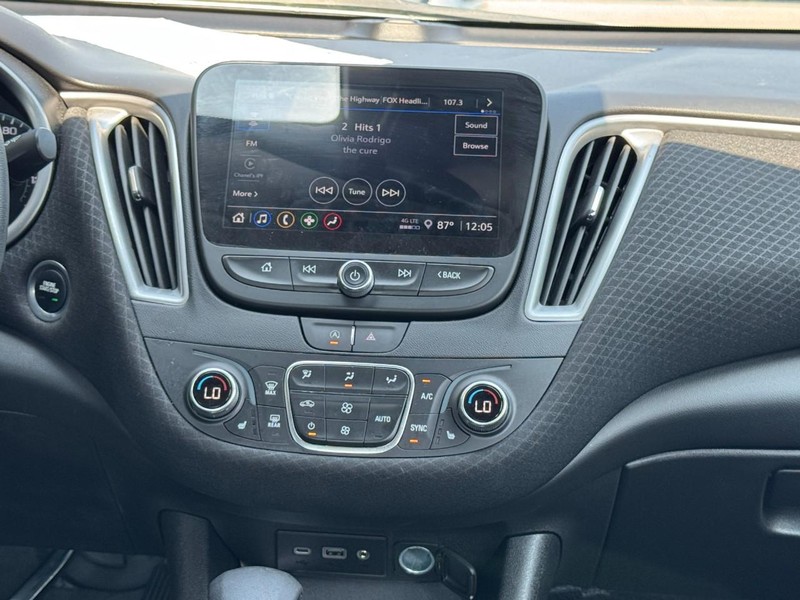 Chevrolet Malibu Vehicle Full-screen Gallery Image 13