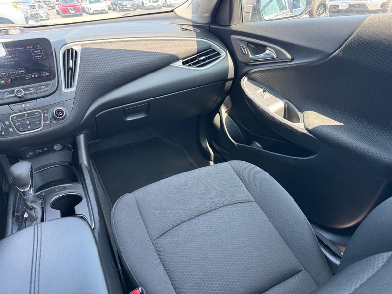 Chevrolet Malibu Vehicle Full-screen Gallery Image 15