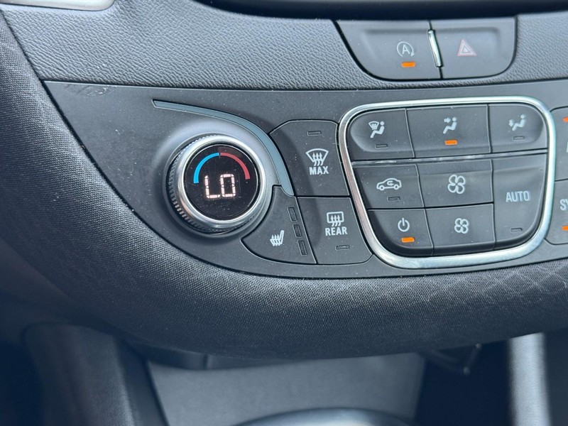Chevrolet Malibu Vehicle Full-screen Gallery Image 19