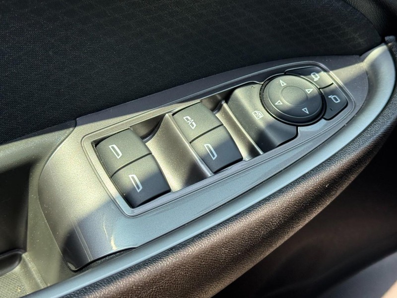 Chevrolet Malibu Vehicle Full-screen Gallery Image 21