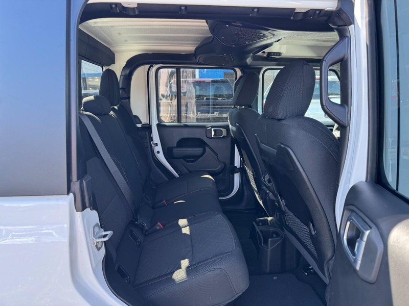Jeep Gladiator Vehicle Image 10
