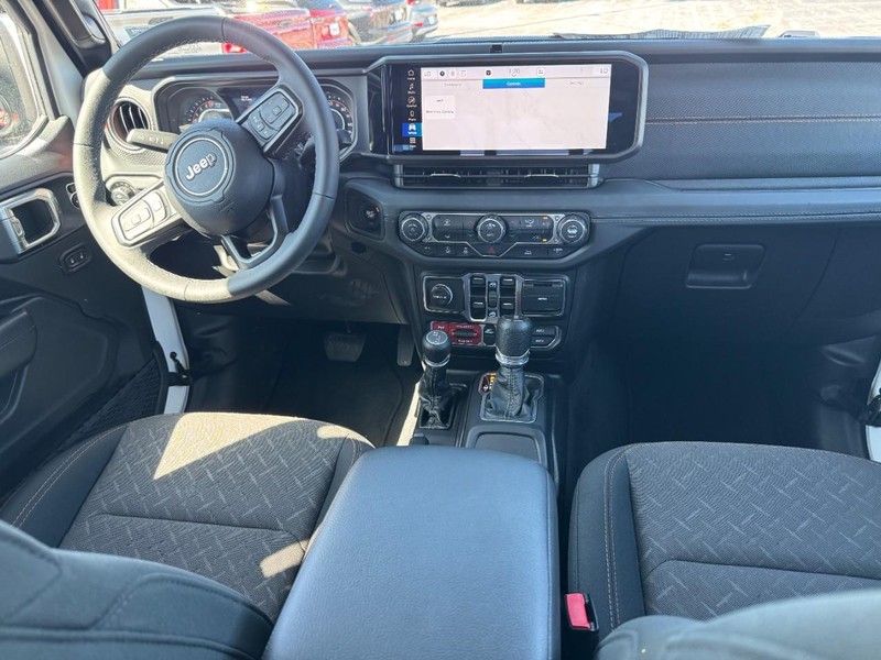 Jeep Gladiator Vehicle Image 11