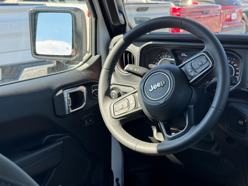 Jeep Gladiator Vehicle Image 12