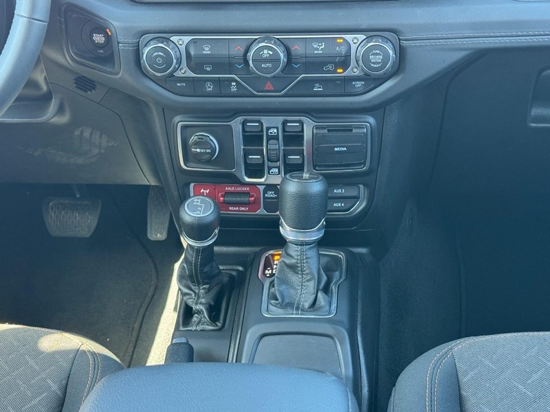 Jeep Gladiator Vehicle Image 14