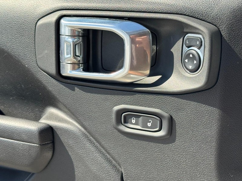 Jeep Gladiator Vehicle Image 22