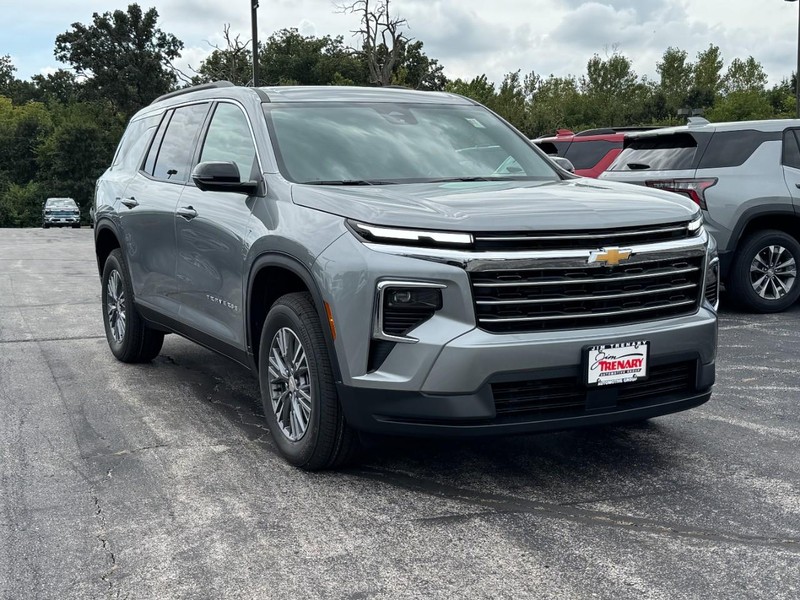 Chevrolet Traverse Vehicle Image 02
