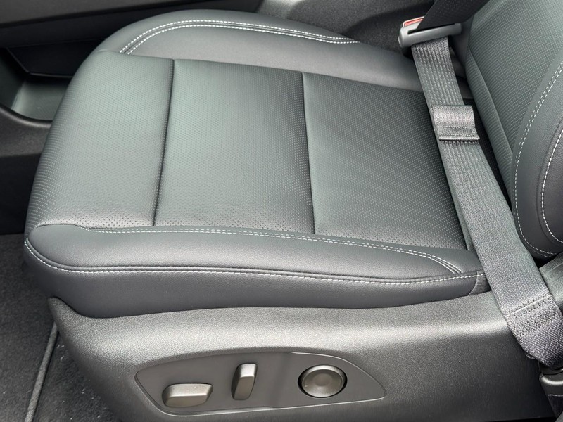 Chevrolet Traverse Vehicle Image 16