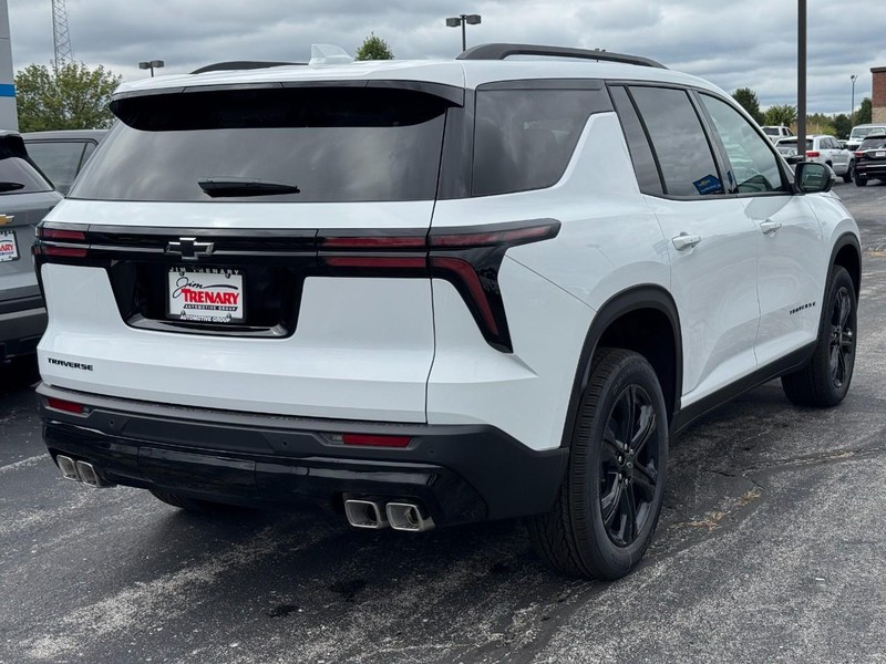 Chevrolet Traverse Vehicle Image 03