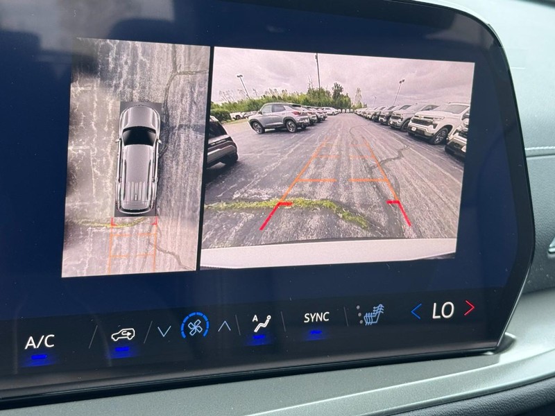 Chevrolet Traverse Vehicle Image 15